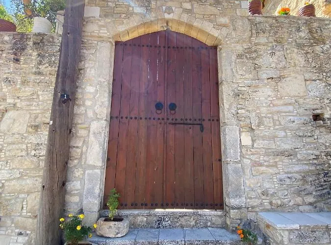 Lofitiko Semesterbostad Lofou